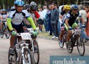 El paso de los competidores era vitoreado por los presentes.