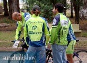 Definiendo la estrategia entre los miembros del equipo local.