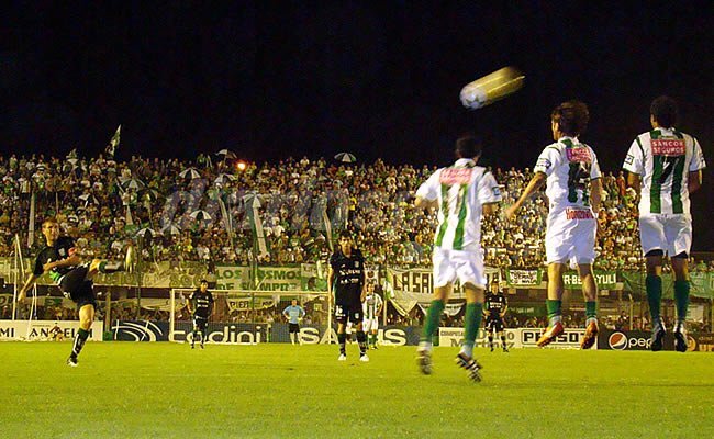 Sportivo supo cómo y cuándo pegar para quedarse con el triunfo y la clasificación (Foto: Diariosports).