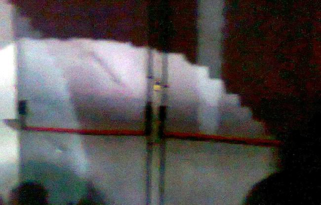 Bonampacks_Candado El candado se aprecia colocado, en la puerta de salida de emergencia (Foto: Gentileza Fernando, vía Facebook).