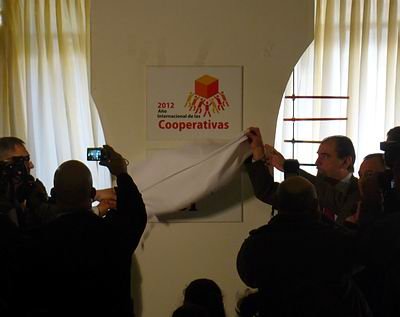 ActoCooperativismo_020711_400 Descubrimiento de la placa alegórica al 2012 como Año Internacional del Cooperativismo.
