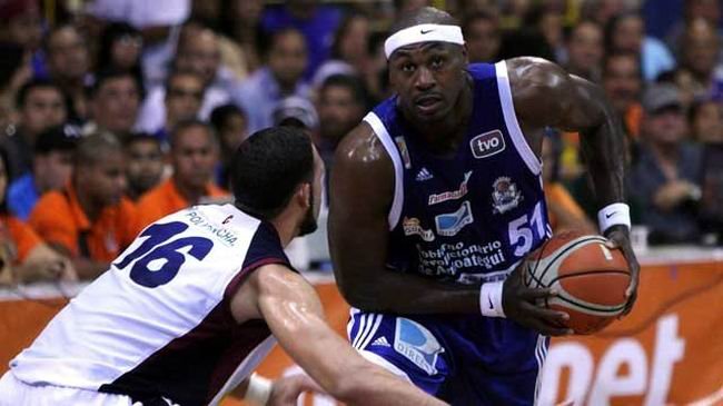 Battle jugando anoche para Marinos (Foto: Web Marinos).