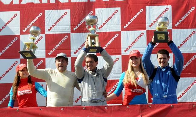 Javier, de buzo azul, a la derecha de la imagen (Foto: Gentileza APAT).