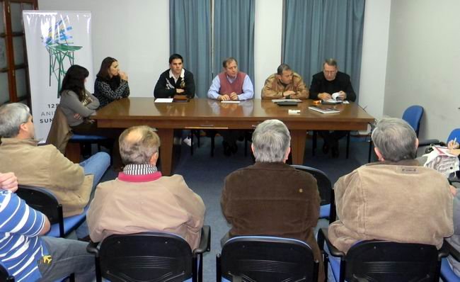 Así se desarrolló la reunión de la Junta, anoche (Foto: Prensa Municipalidad).