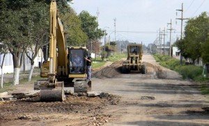 Las máquinas preparando el terreno para la pavimentación futura (Prensa Municipal).