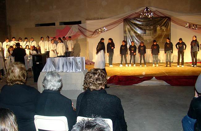 El coro de voces y señas, en su interpretación.