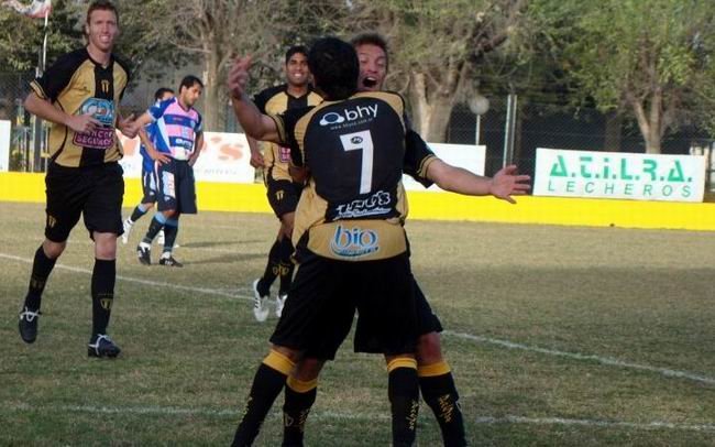 Felippe gritando a todo pulmón el tanto de la apertura (Foto: Gentileza Daniel Ponce).