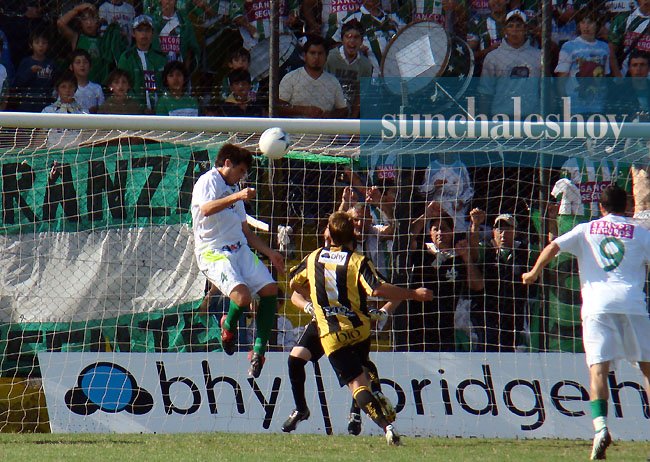 Habrá caras nuevas en el clásico del domingo (Archivo).