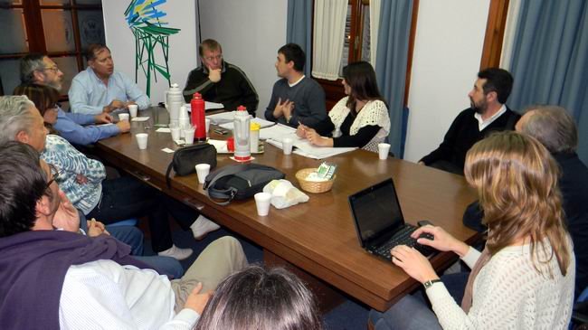 LotesMunicipales_Reunion La reunión donde se ultimaron detalles (Foto: Prensa Municipalidad).