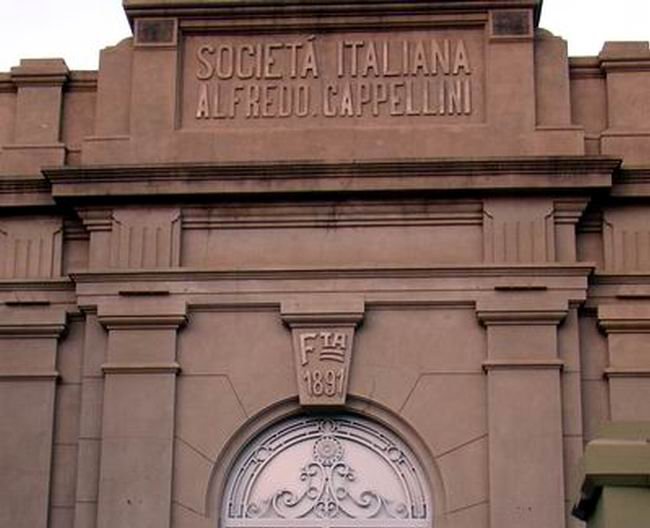 El histórico inmueble de la sede local de la Sociedad Italiana.