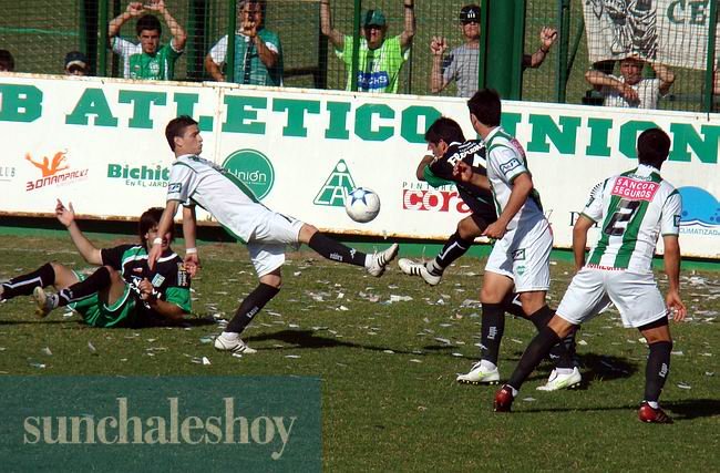 Unión peleó por momentos, jugó con otros y sucumbió ante un Sportivo que llegó así a su primera victoria.