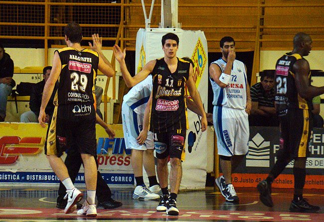 BasquetLibertad_Saludo_AlloattiFChavez650