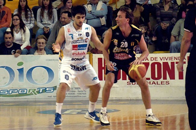 El Sepo en acción, ayer por la noche, en su último partido oficial.