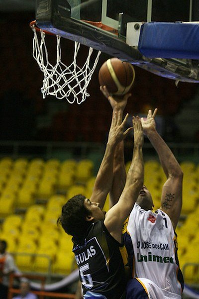Mikulas_Sudamericana Mikulas se postea en defensa (Foto: Fiba Américas).