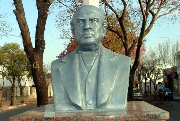 El busto, tal como quedó tras la restauración (Foto: Prensa Municipalidad).