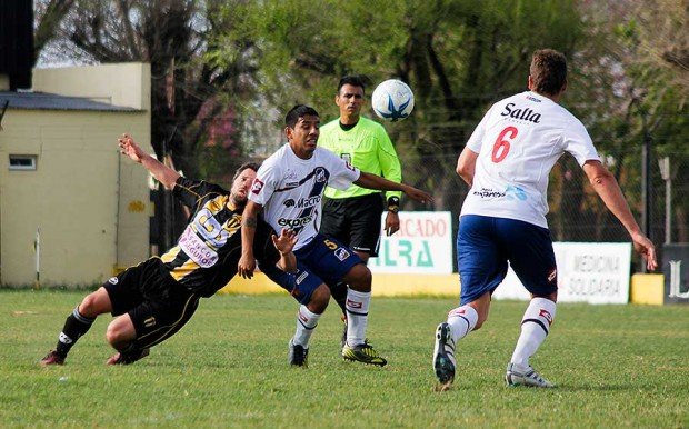 La entrega estuvo presente, aún cuando el fútbol parecía alejarse (Foto: Diego Rosso).
