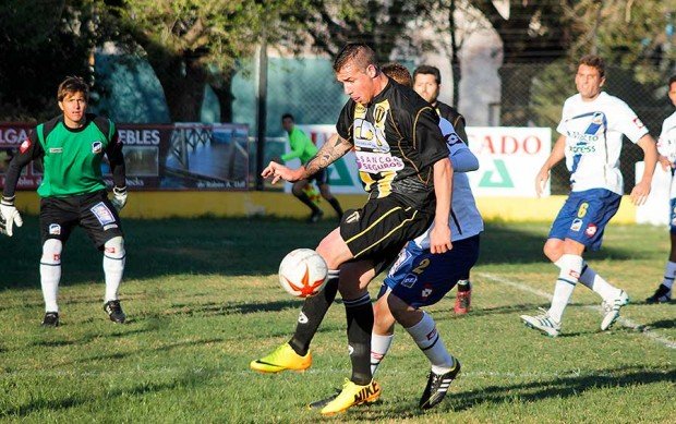 Libertad sigue sumando, no pudo ganar pero el empate no cae tan mal (Foto: Diego Rosso).