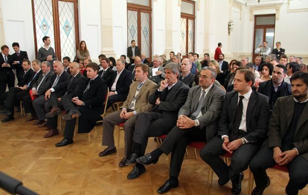 Un momento del acto de entrega de hoy (Prensa Provincia).