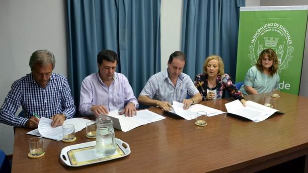 El momento de la firma del convenio entre el Municipio y el Ispi (Prensa Municipalidad).