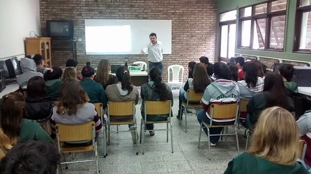 Un momento de la charla de hoy, por parte de los especialistas de la APSV.