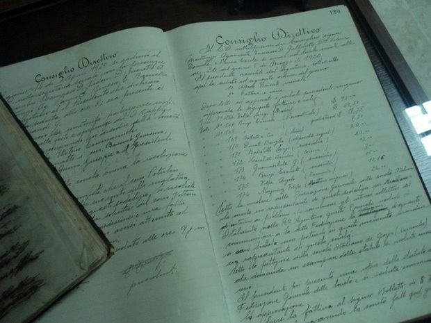 La primera de las Actas, donde se le da forma a la comisión inicial.