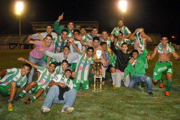 El plantel campeón de Unión (Foto: Daniel Ponce).
