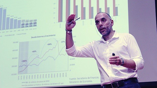 El economista durante su disertación.