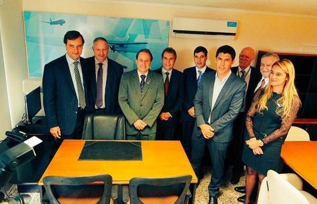 Parte de las autoridades presentes hoy, en la flamante oficina de la JIAAC.