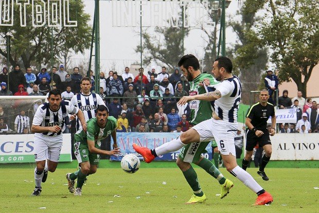 Unión luchó pero no pudo ante un histórico como Talleres (Foto: José Casalis).