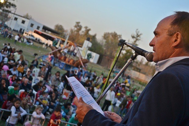 Javier Bolatti, titular de la Rural local, ofreciendo su discurso en el acto de cierre.