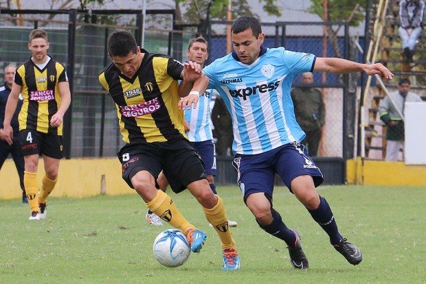 Saavedra regresó a su casa, ante su gente, aunque con otros colores (Foto: José Casalis).