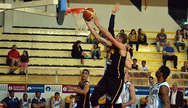 Alloatti, de buen partido, convertirá y recibirá falta.