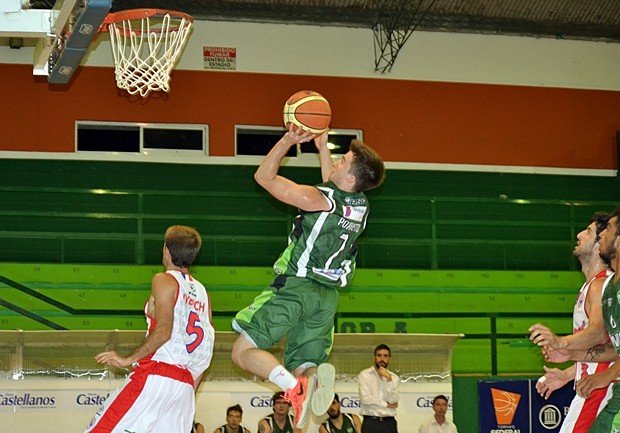 Porchietto se eleva para marcar dos de sus puntos de la noche.