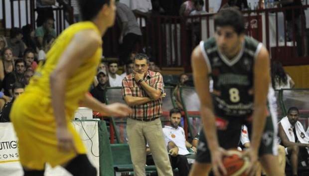 Romano observa. Su equipo consolida una levantada en el rendimiento (Por: Mundo D).