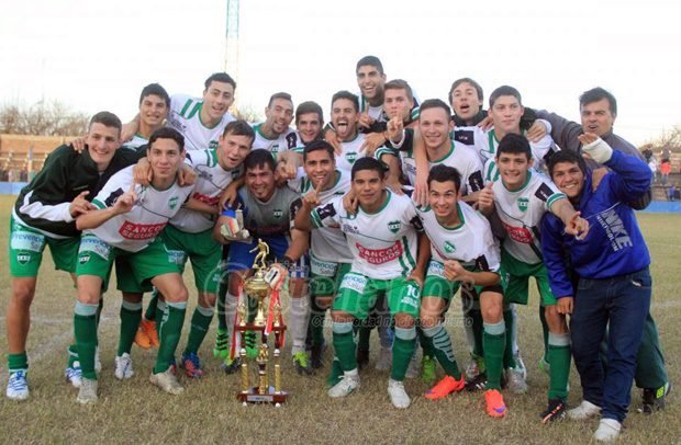 El plantel de Unión, festejando nuevamente, una escena que se repite (Foto: Diario Castellanos).