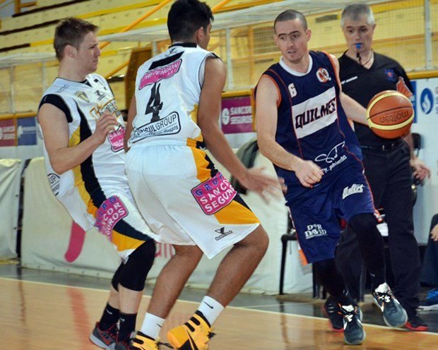 El elenco de Quilmes sigue superando a Libertad (Foto: Daniel Ponce).