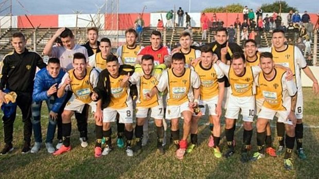 El plantel campeón de la Liga Rafaelina (Foto: Liga Rafaelina de Fútbol).
