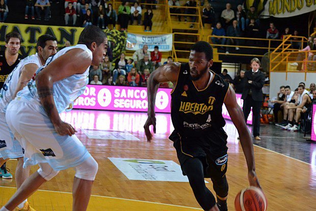 Flowers, uno de los extranjeros, debe tener más protagonismo en el juego.