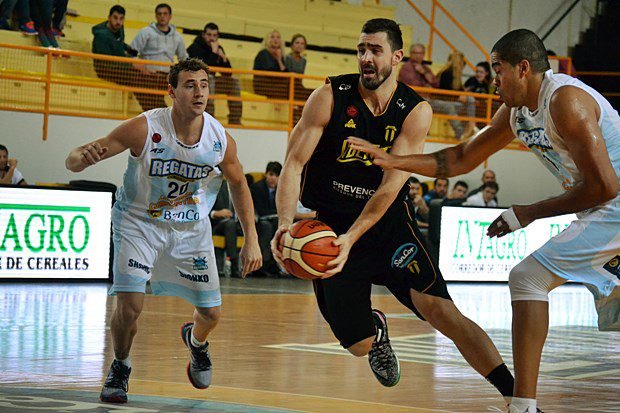 Vega aportó 18 puntos, siendo uno de los goleadores del equipo detrás de los 22 de Vildoza.