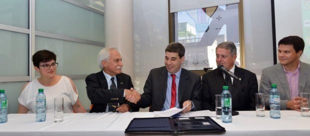 El momento de la vinculación entre los dos sectores.