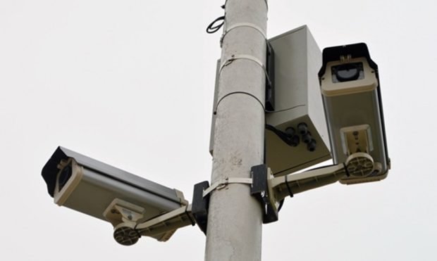 Dos de las cámaras que fueron inicialmente instaladas, años atrás, en inmediaciones de la estación de Ferrocarril.