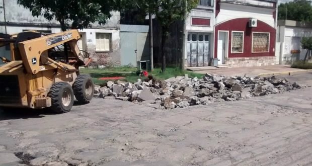 Uno de los frentes de obras, en calle Lisandro de la Torre (Foto: Prensa Municipalidad).